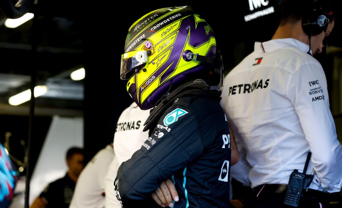 Lewis Hamilton swaps to Mercedes' spare chassis after qualy crash