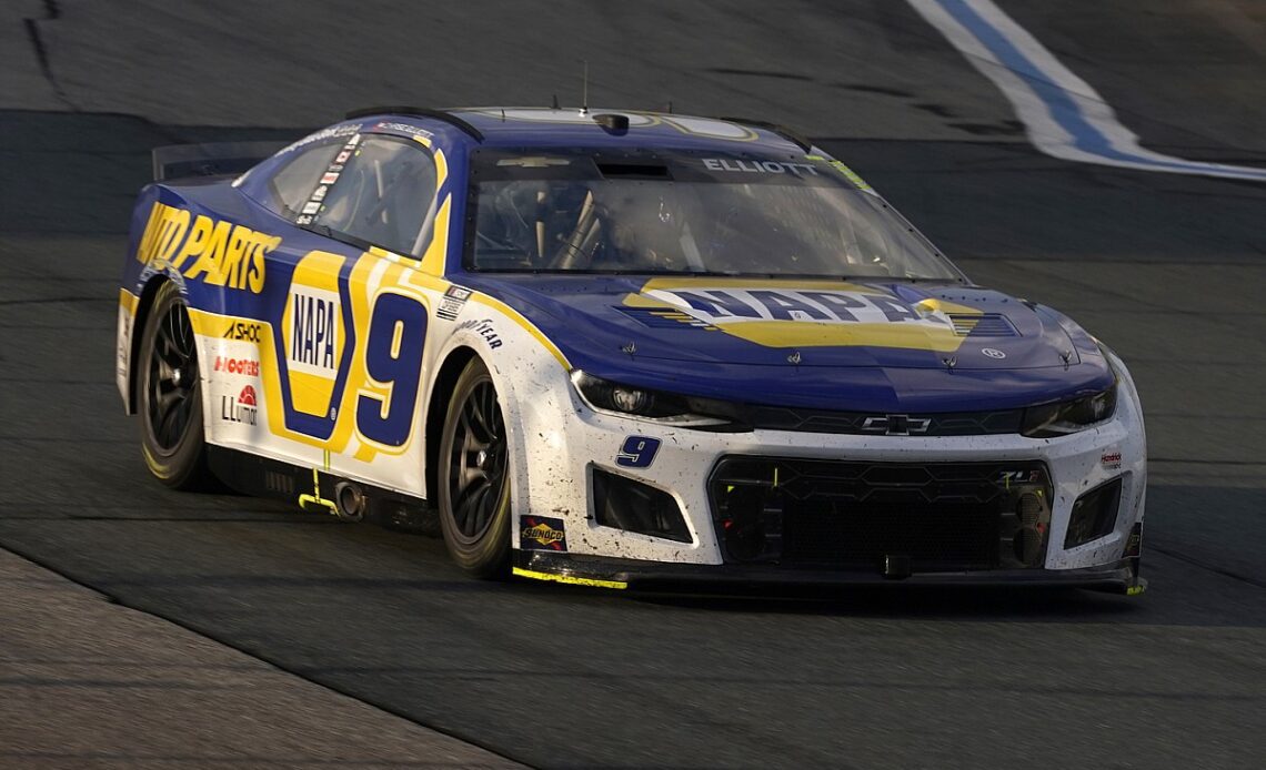 NAPA inks contract extension with Hendrick and Chase Elliott
