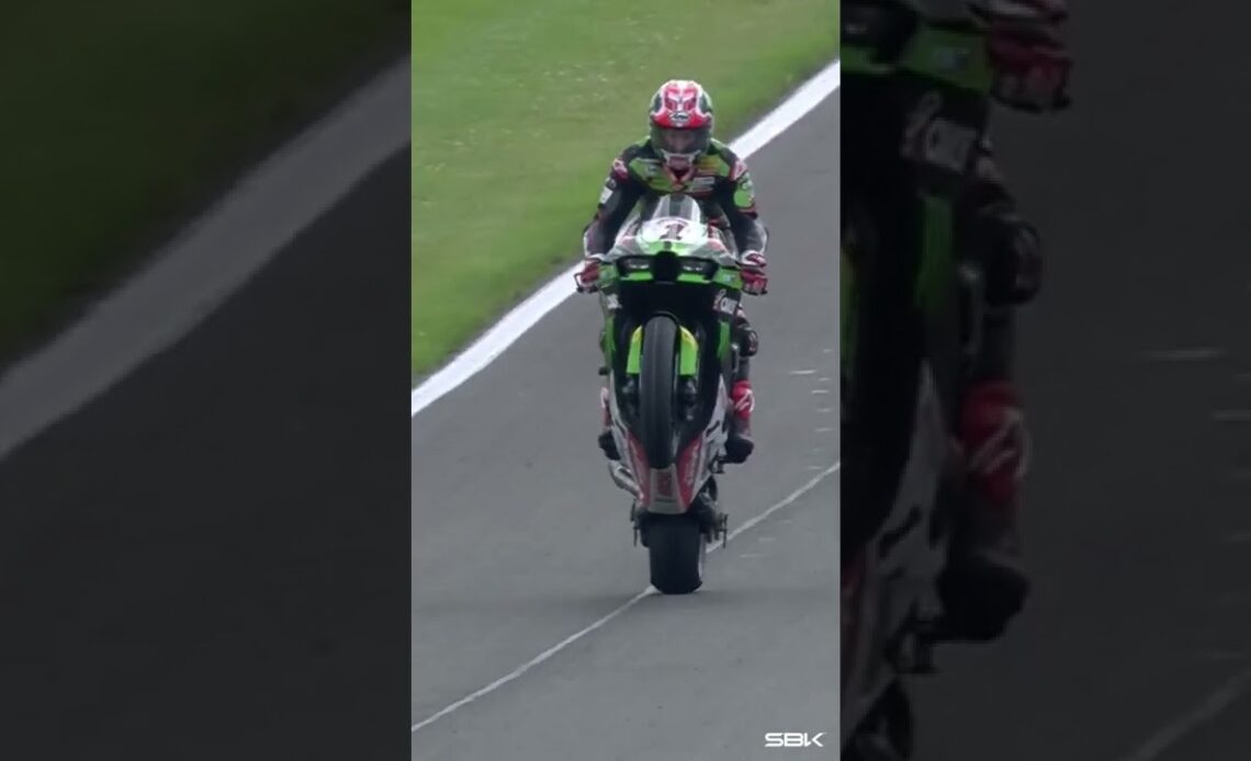 Super wheelie from Jonathan Rea at Donington in 2021!