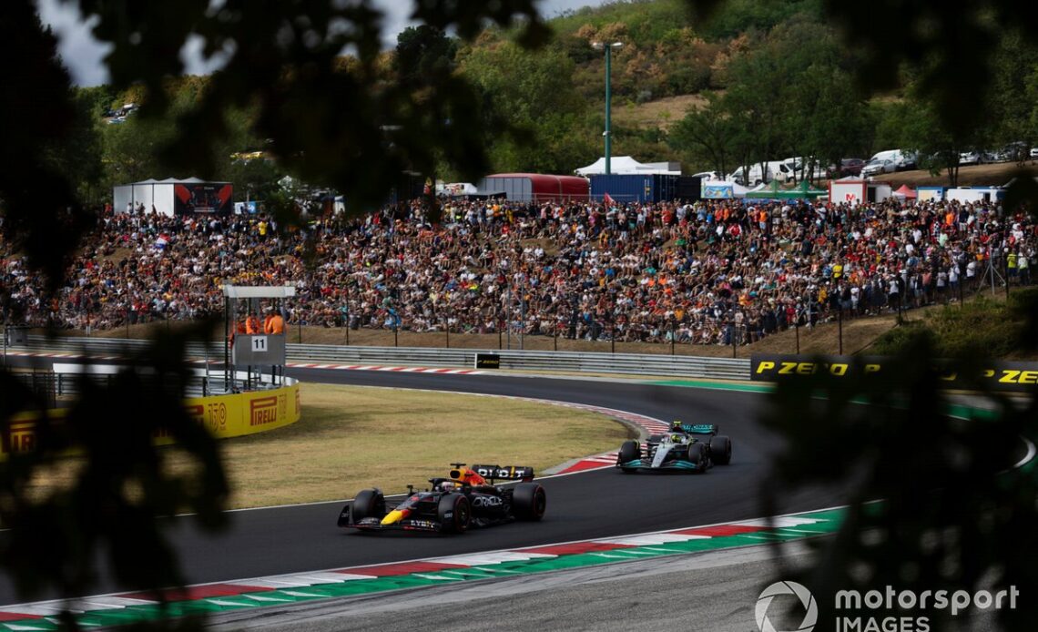 Max Verstappen, Red Bull Racing RB18, Lewis Hamilton, Mercedes W13