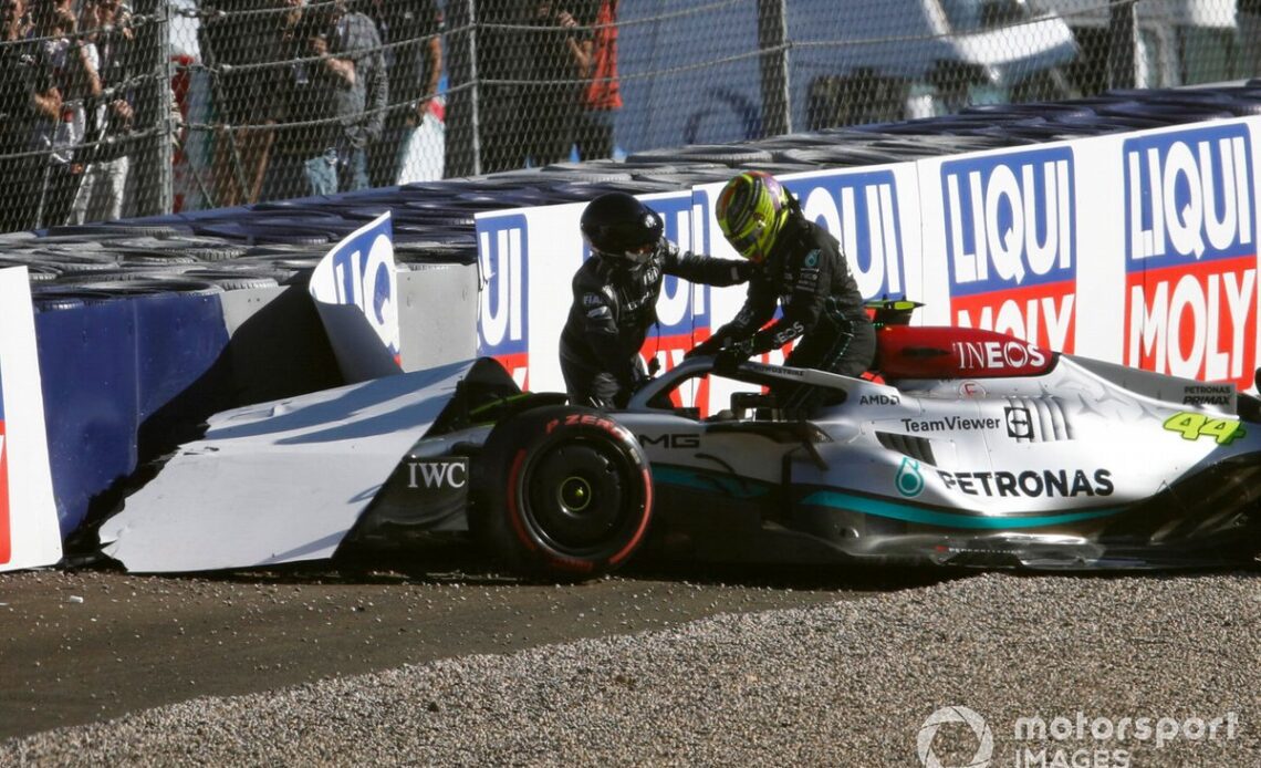 Lewis Hamilton, Mercedes W13 crashes
