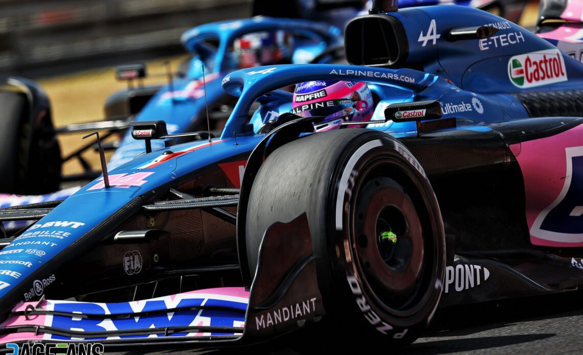 Alpine unhindered by cost cap in battle with McLaren, says Szafnauer · RaceFans