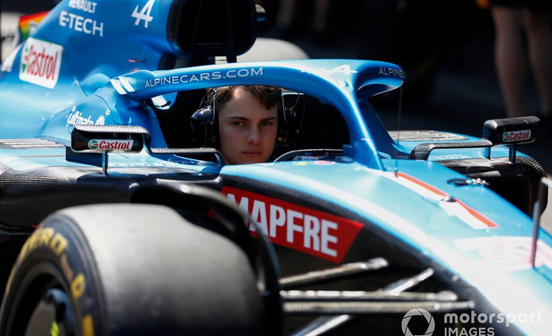 McLaren is aiming to hand a seat to Alpine's Oscar Piastri for 2023 after deciding to replace Daniel Ricciardo.