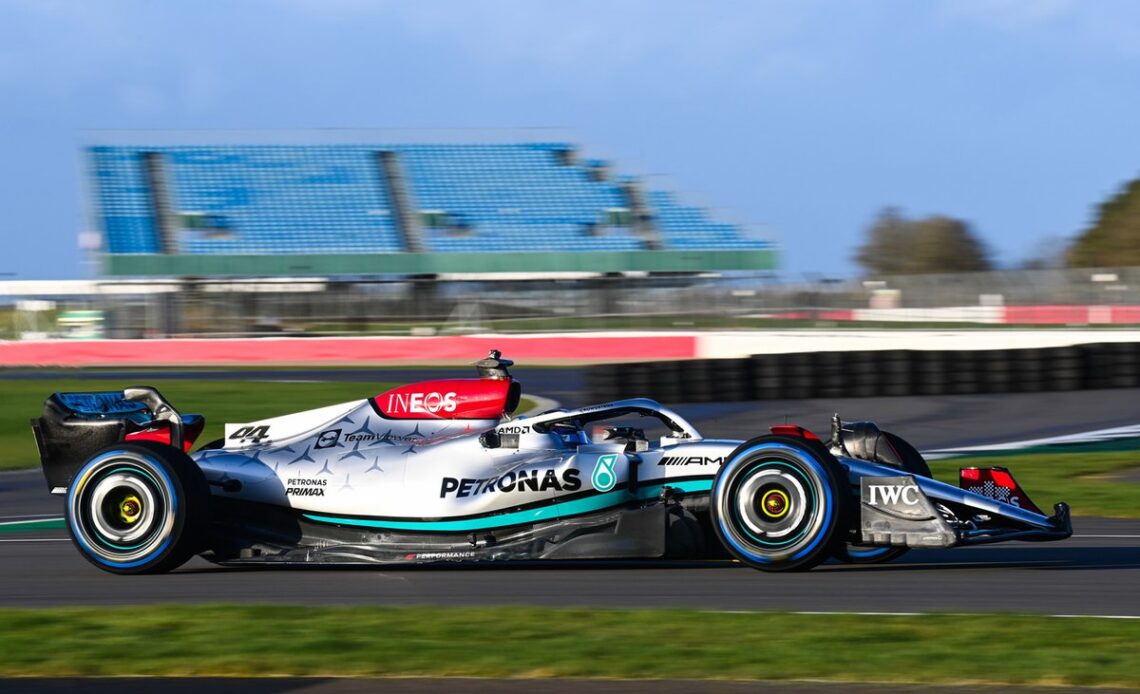 Lewis Hamilton, Mercedes W13
