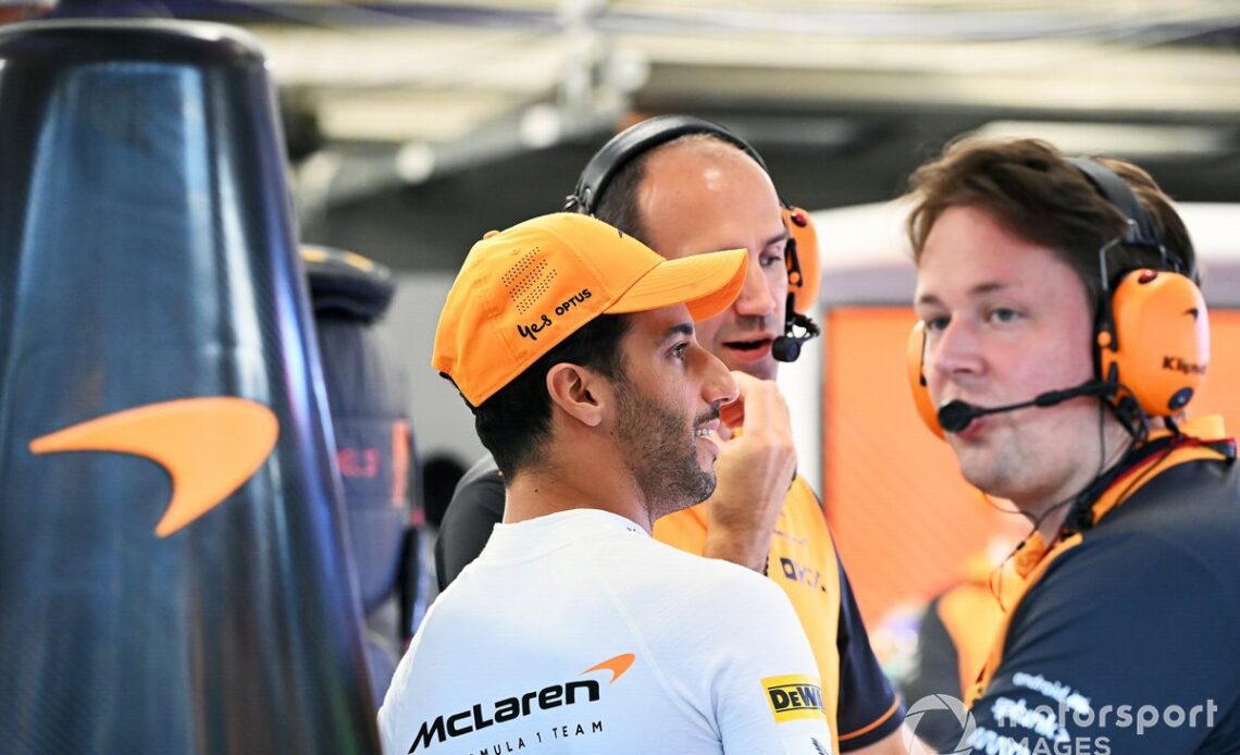 Daniel Ricciardo, McLaren, with engineers