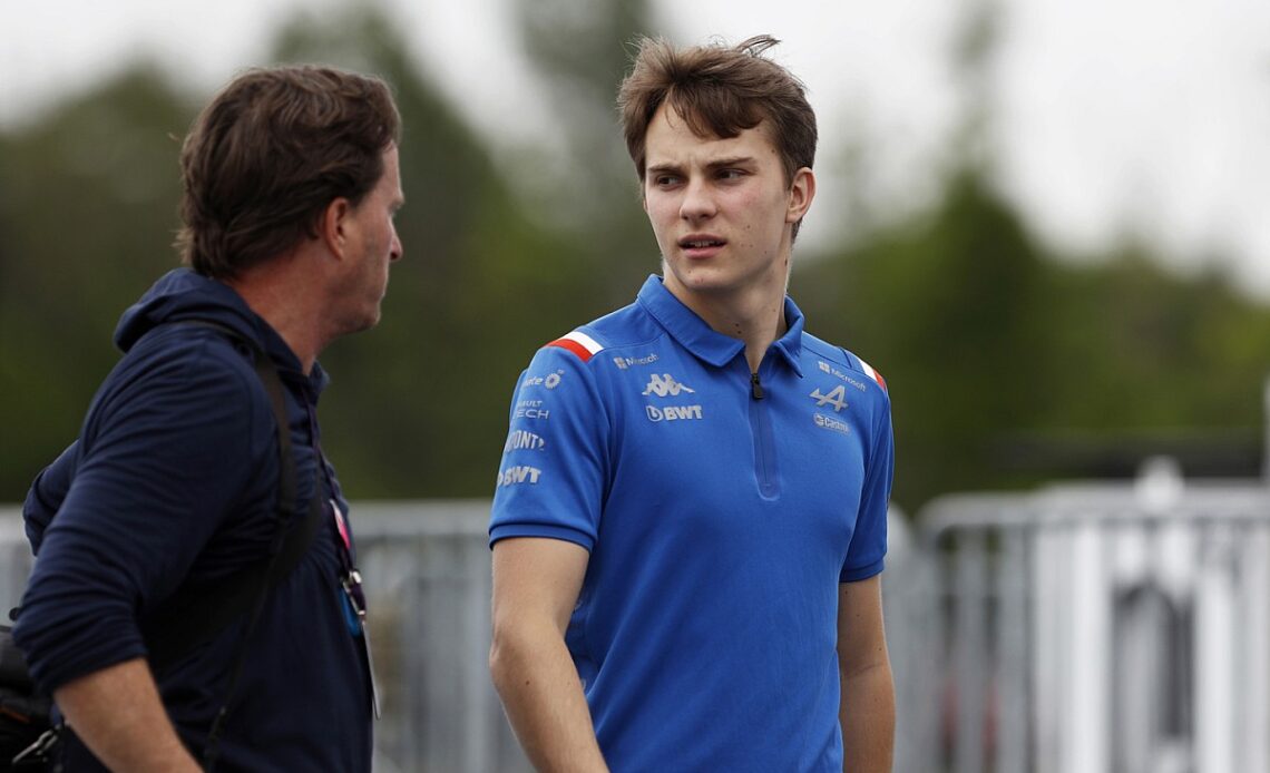Piastri denies he has signed with Alpine to race in F1 in 2023