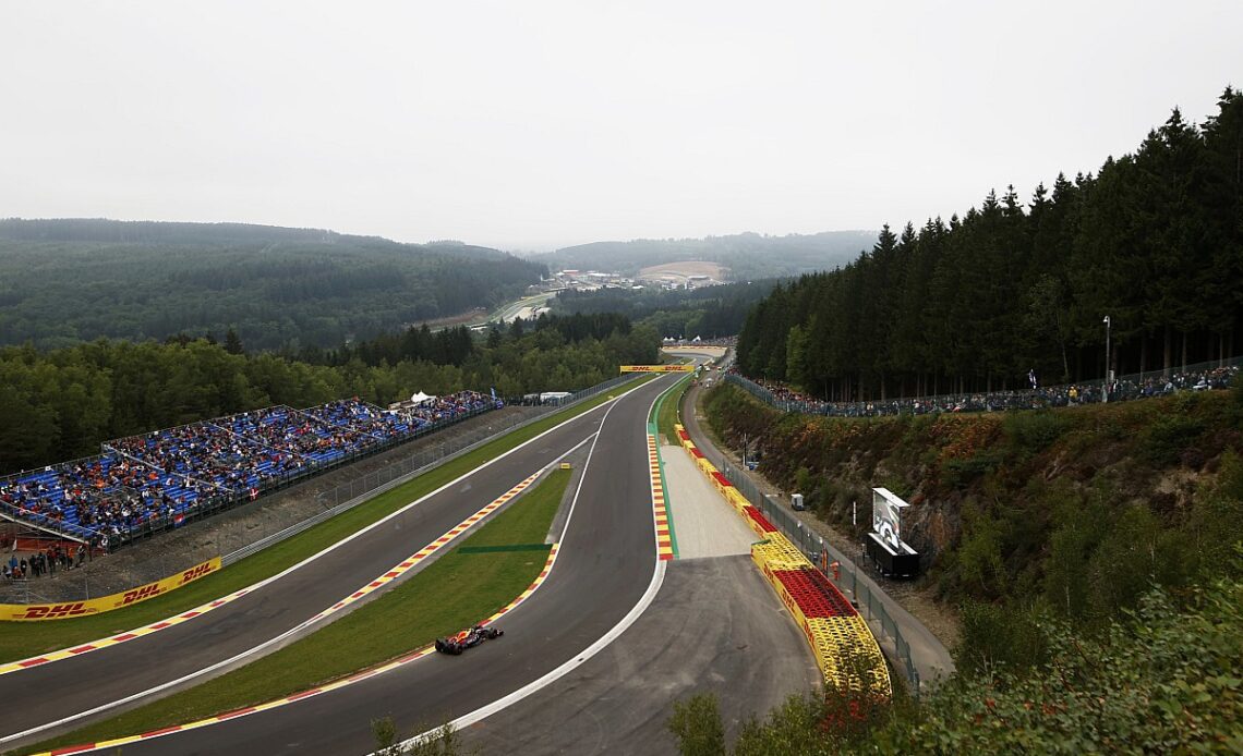 Start of Belgian F1 GP qualifying delayed due to barrier repairs