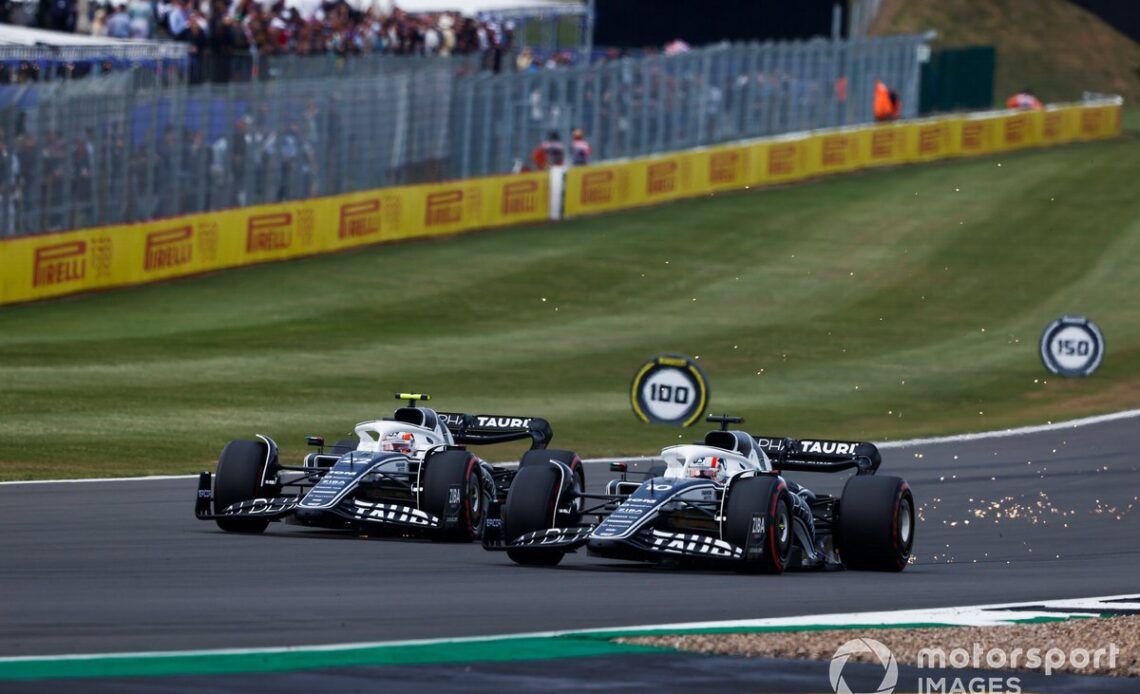 Yuki Tsunoda, AlphaTauri AT03, battles with Pierre Gasly, AlphaTauri AT03