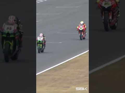 🔊 Volume up for the finish! 😎 Rea & Bautista ran it all the way in Estoril Race 2️⃣! 🇵🇹 #WorldSBK