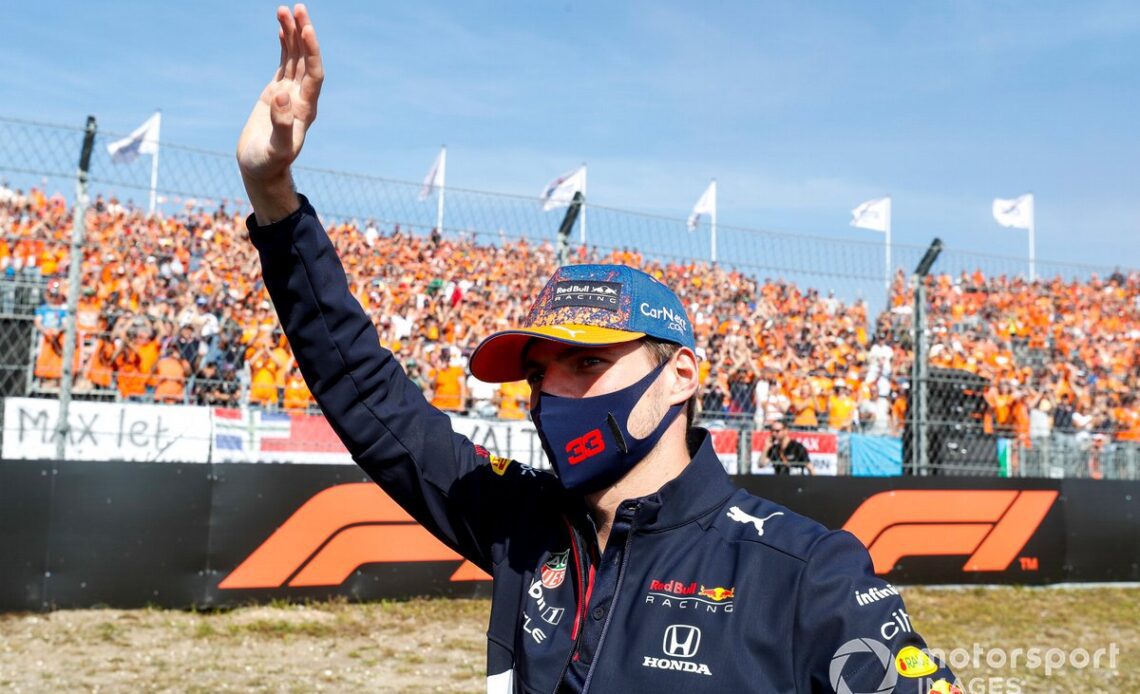 Max Verstappen, Red Bull Racing waving to the fans