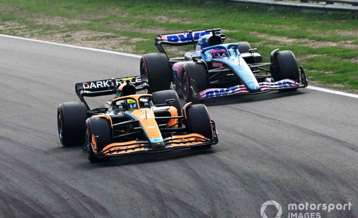 Lando Norris, McLaren MCL36, Fernando Alonso, Alpine A522