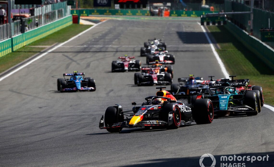 Max Verstappen, Red Bull Racing RB18, Lance Stroll, Aston Martin AMR22, Charles Leclerc, Ferrari F1-75