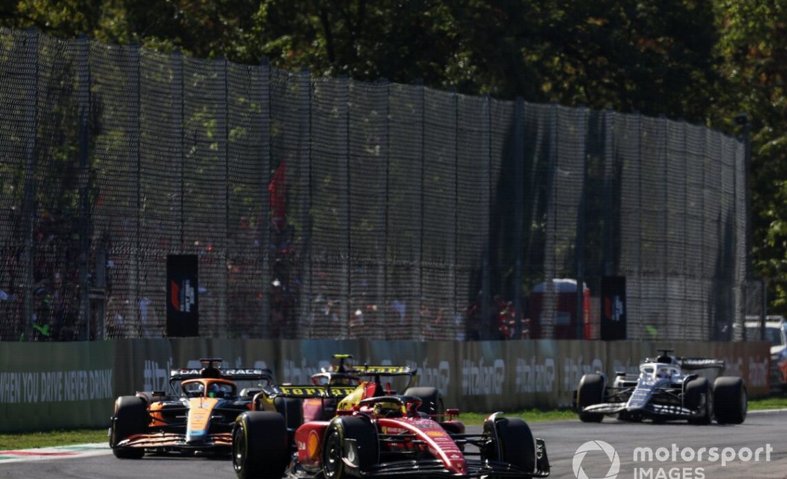 Charles Leclerc, Ferrari F1-75, Carlos Sainz, Ferrari F1-75, Daniel Ricciardo, McLaren MCL36