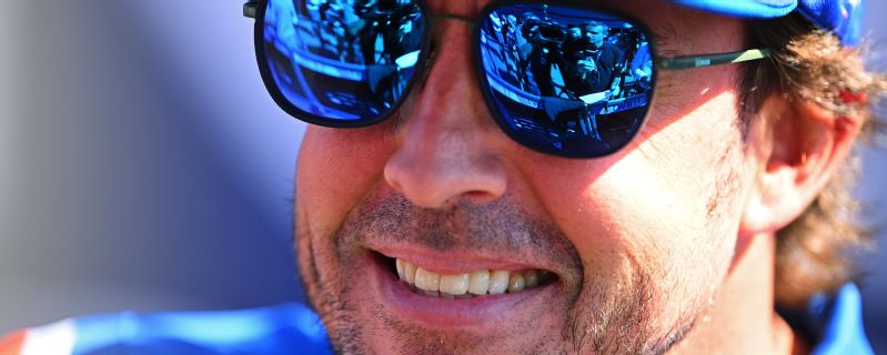 Fernando Alonso apologises to Lewis Hamilton for 'idiot' jibe