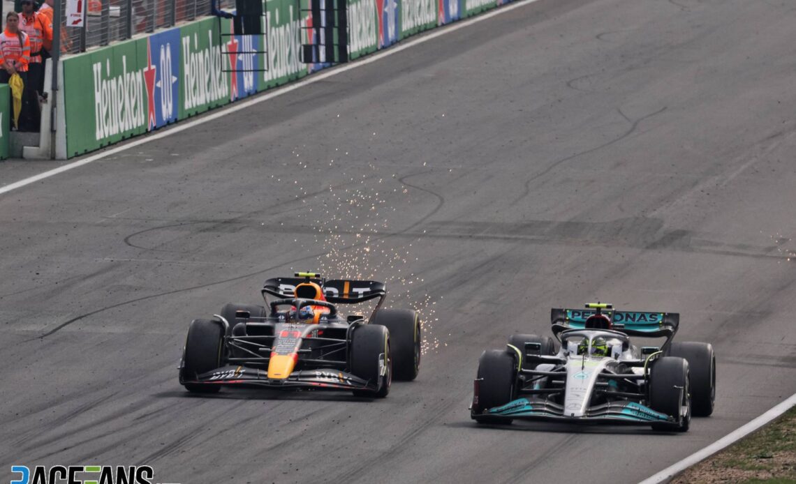 (L to R): Sergio Perez, Red Bull; Lewis Hamilton, Mercedes; Circuit Zandvoort, 2022