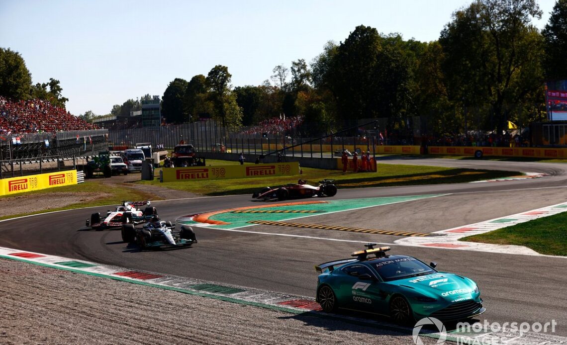 The Safety Car George Russell, Mercedes W13, Kevin Magnussen, Haas VF-22, Carlos Sainz, Ferrari F1-75