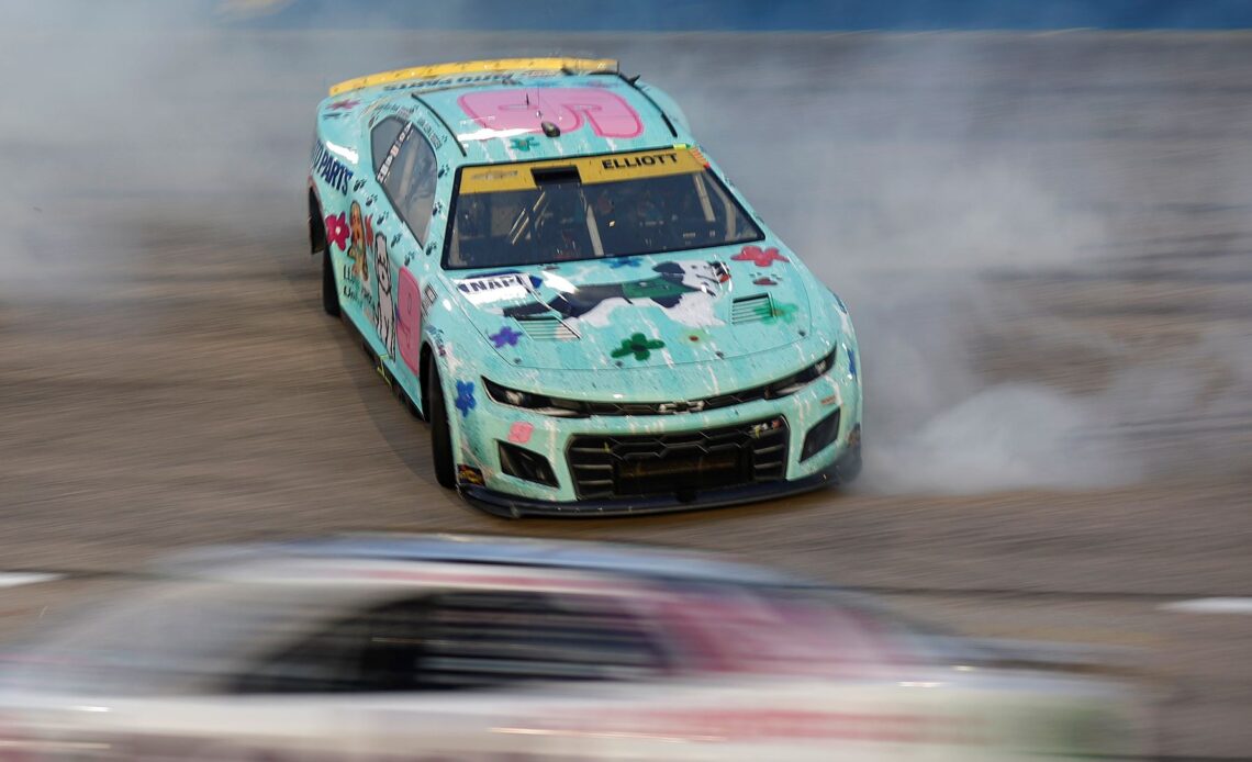 Chase Elliott, driver of the #9 NAPA/Children's Chevrolet, spins after an on-track incident the NASCAR Cup Series Cook Out Southern 500 at Darlington Raceway on September 04, 2022 in Darlington, South Carolina. (Photo by Jared C. Tilton/Getty Images)