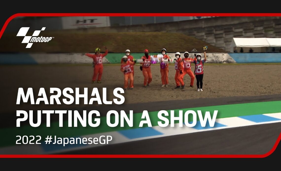 Japanese marshals putting on a show | 2022 #JapaneseGP