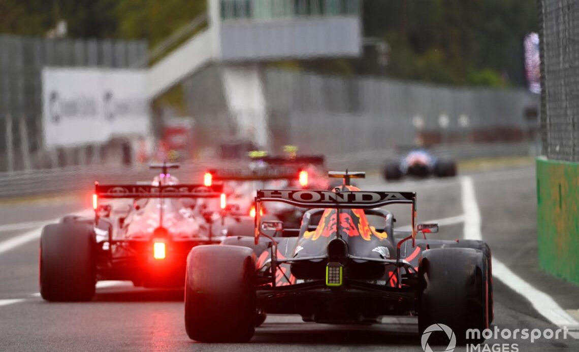 Cars take position on the out-lap of a qualifying run in 2021.