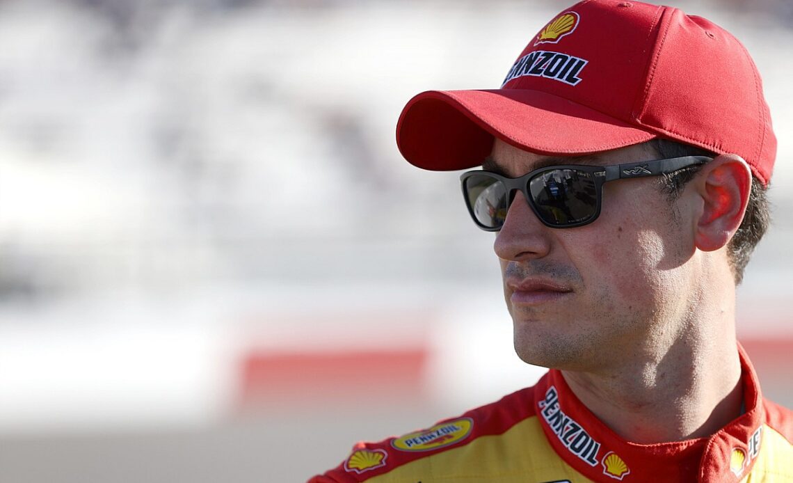 Logano tops Bell in Southern 500 qualifying at Darlington