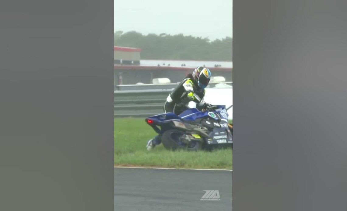 😱 #MOTORCYCLE #CRASH IN THE RAIN! Cam Petersen at New Jersey #shorts #racing