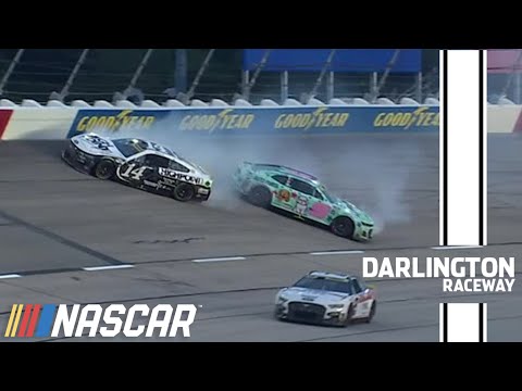 Playoff drivers wreck: Chase Elliott collects Chase Briscoe at Darlington