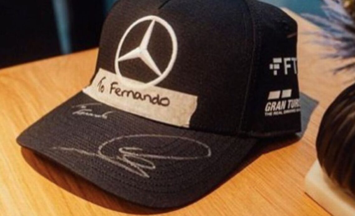 Teasing Lewis Hamilton puts a cap on Fernando Alonso spat