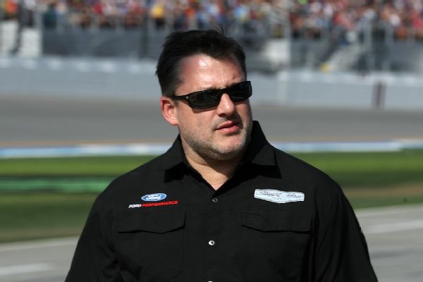 Tony Stewart back in broadcast booth for NHRA at Maple Grove