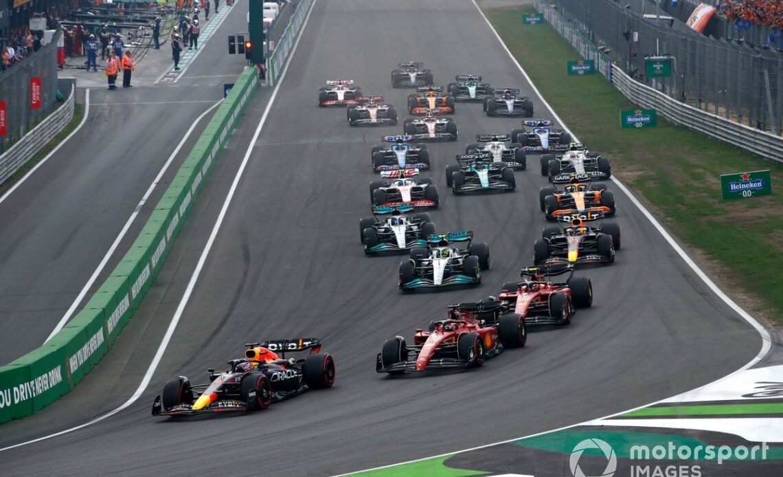 Max Verstappen, Red Bull Racing RB18, Charles Leclerc, Ferrari F1-75, Carlos Sainz, Ferrari F1-75, Lewis Hamilton, Mercedes W13, Sergio Perez, Red Bull Racing RB18, George Russell, Mercedes W13, Lando Norris, McLaren MCL36, Mick Schumacher, Haas VF-22, the rest of the field at the start