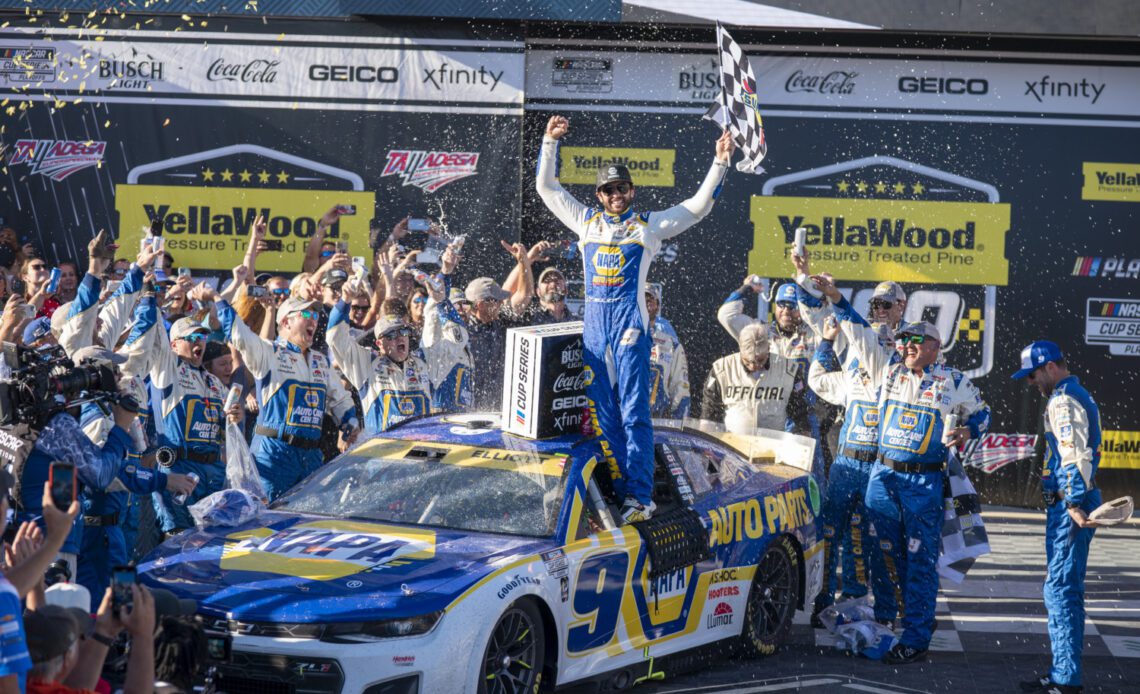 Chase Elliott Grabs Thrilling Talladega Victory, Advances in NASCAR Playoffs – Motorsports Tribune