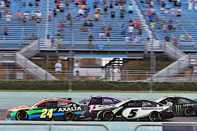 Hendrick Motorsports battles for position at Homestead-Miami Speedway. (Photo: NKP)