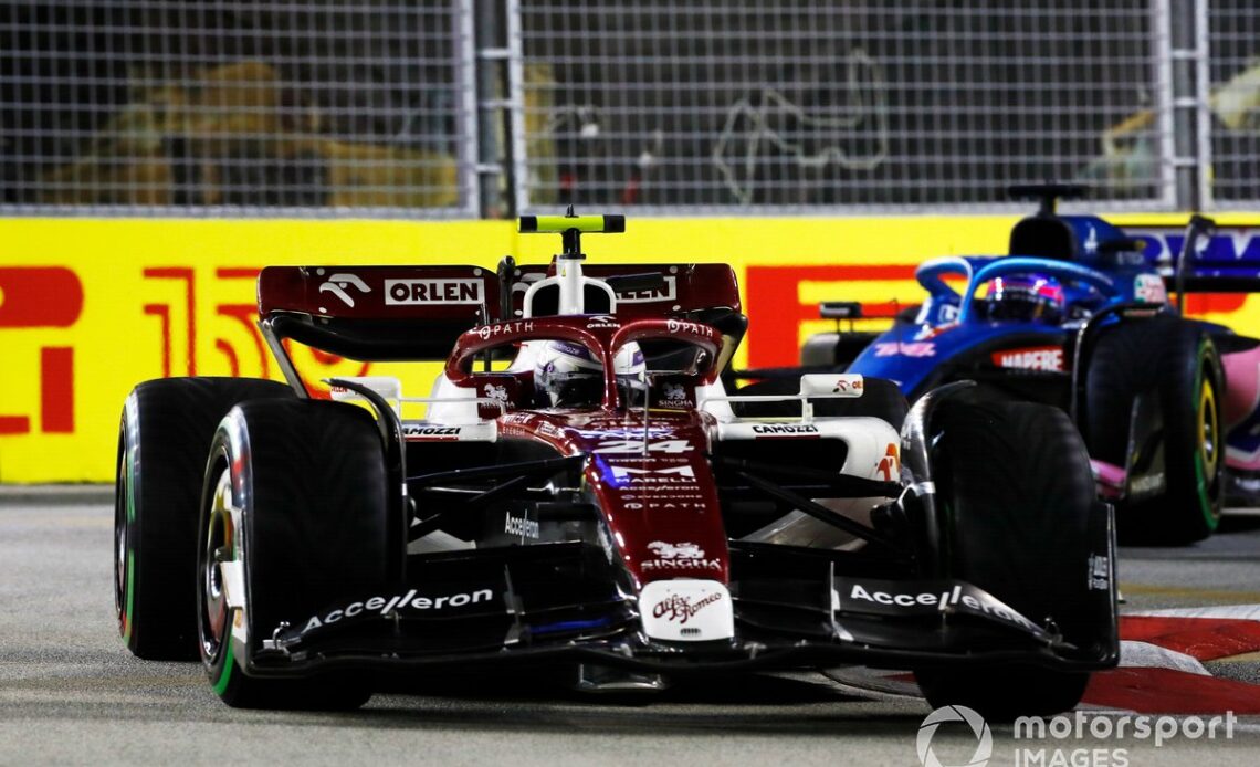 Zhou Guanyu, Alfa Romeo C42, Fernando Alonso, Alpine A522