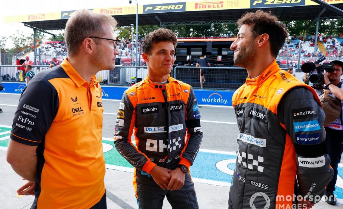 Andreas Seidl, Team Principal, McLaren, Daniel Ricciardo, McLaren, Lando Norris, McLaren MCL36