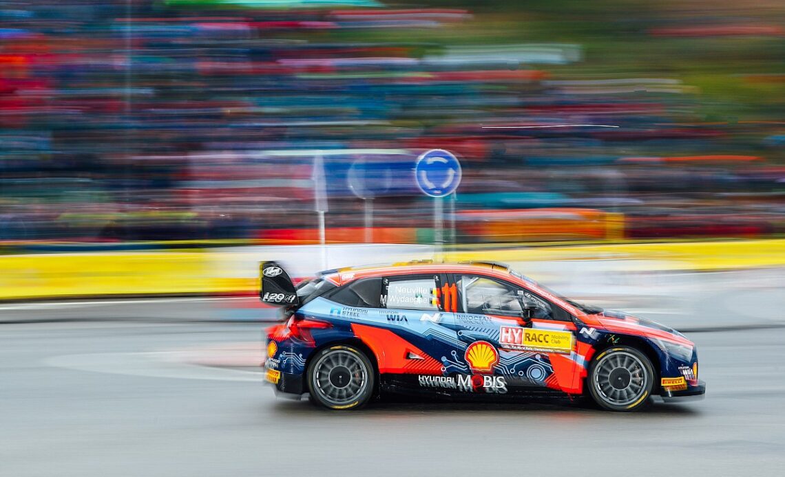 Neuville snatches slender lead from Ogier on Friday morning