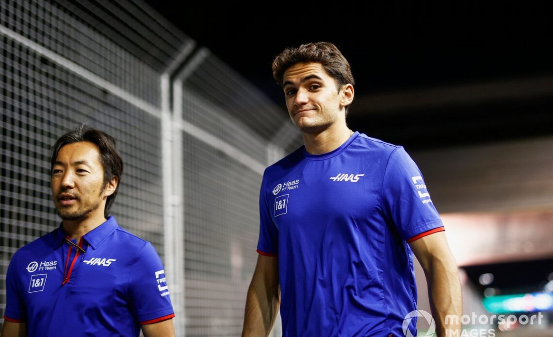 Ayao Komatsu, Chief Engineer, Haas F1, Pietro Fittipaldi, Haas F1 Team, walk the track