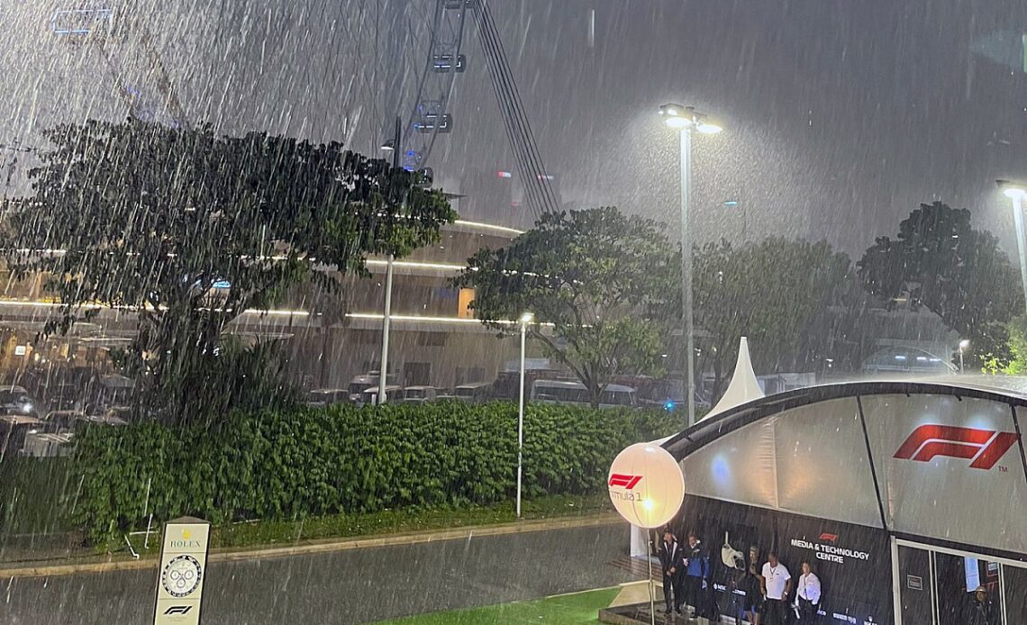 Singapore GP start procedure delayed due to poor weather