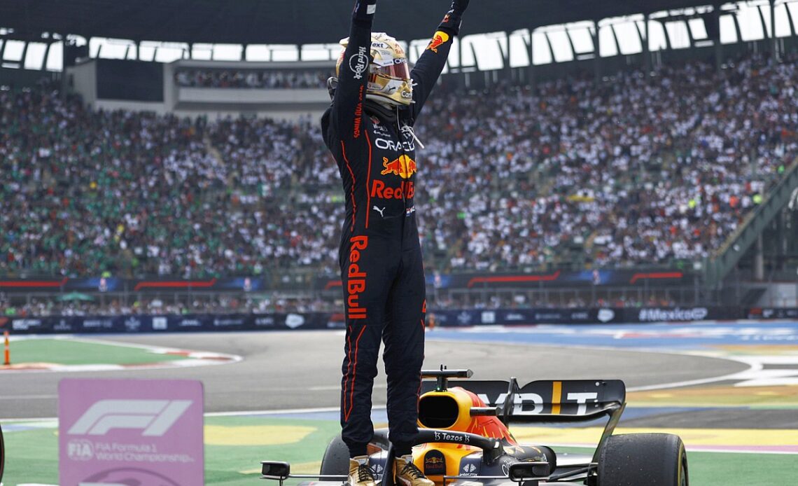 Verstappen eases to record-breaking 14th win of F1 2022