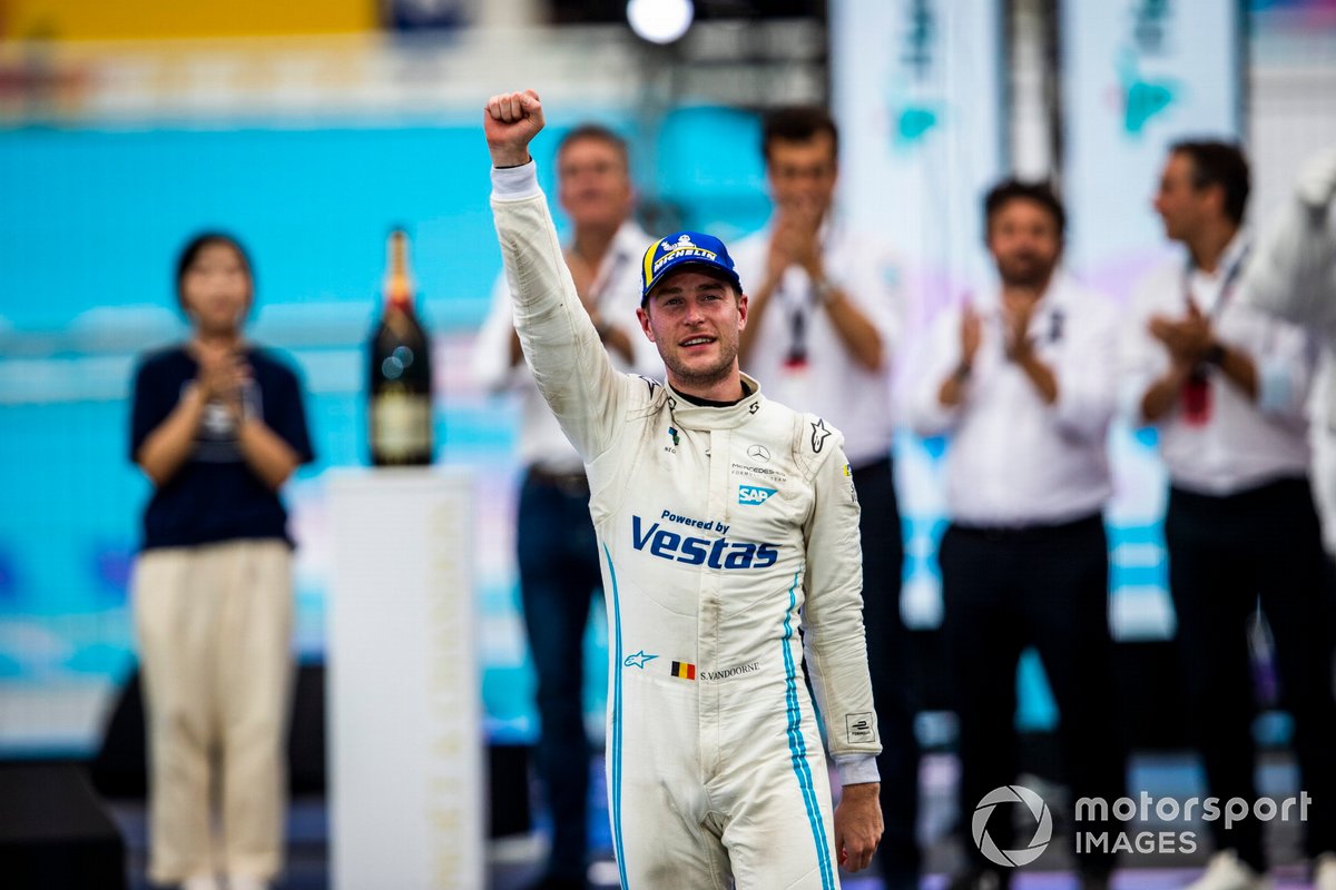 Stoffel Vandoorne, Mercedes-Benz EQ, 2nd position, heads to the podium