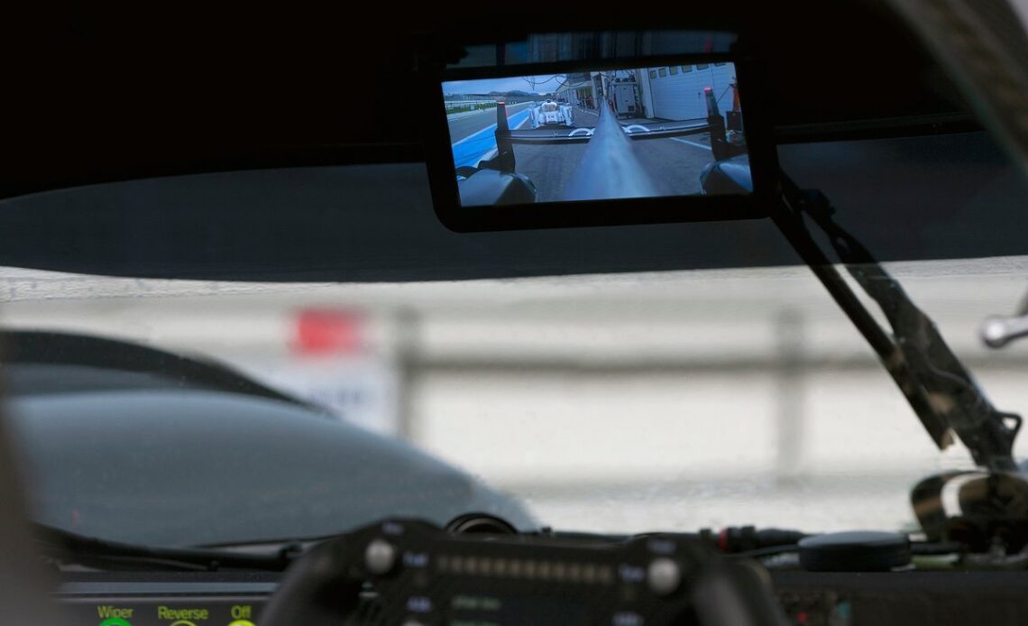 Digital rear view mirror with AMOLED technology in the Audi R18 e-tron quattro