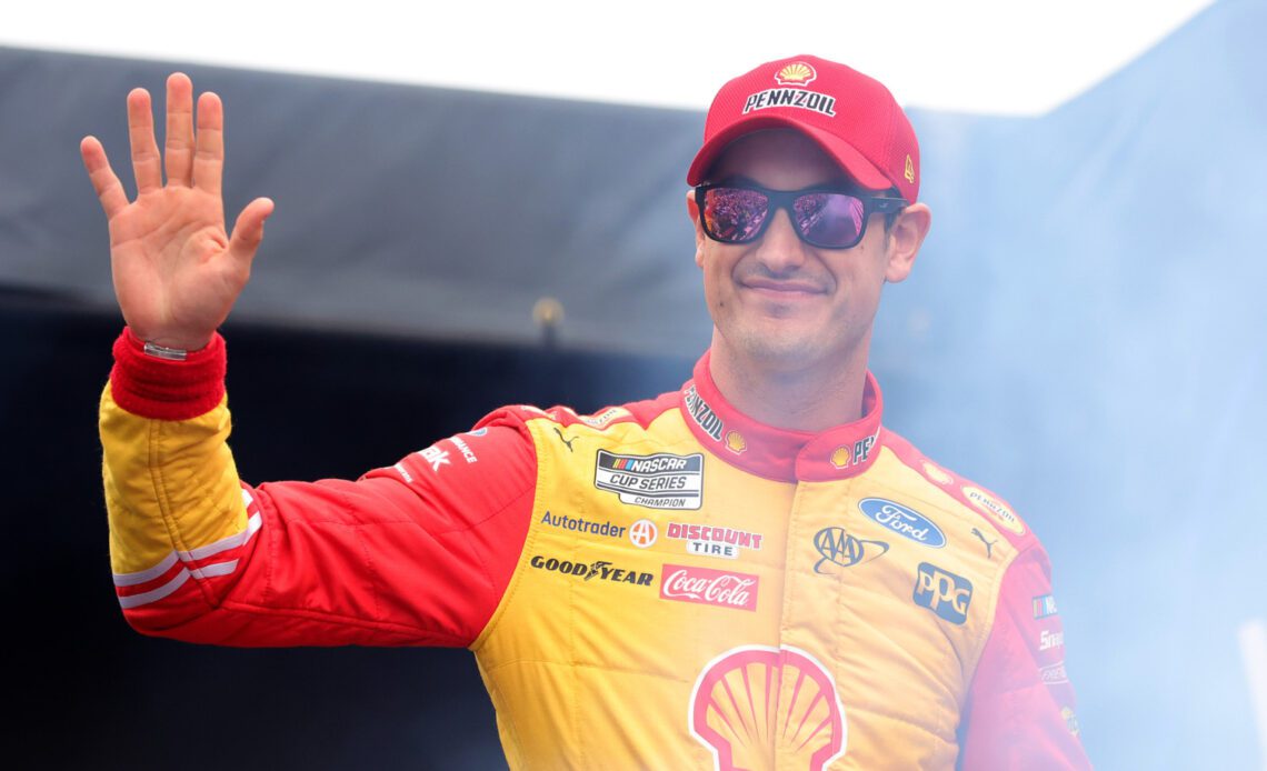 Joey Logano Bests Championship Contenders, Scores Phoenix Pole – Motorsports Tribune