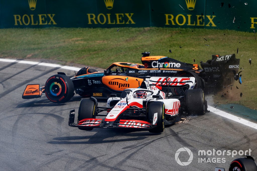 Daniel Ricciardo, McLaren MCL36, Kevin Magnussen, Haas VF-22, crash out