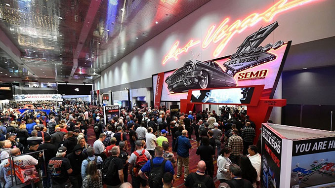 221102 The SEMA Show, featuring more than 1,900 exhibiting companies and nearly 65,000 buyers (678)