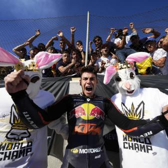 Social media reacts to Augusto Fernandez' Moto2™ title win