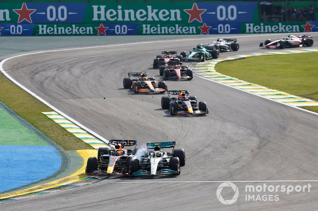 Max Verstappen, Red Bull Racing RB18, Lewis Hamilton, Mercedes W13, collide