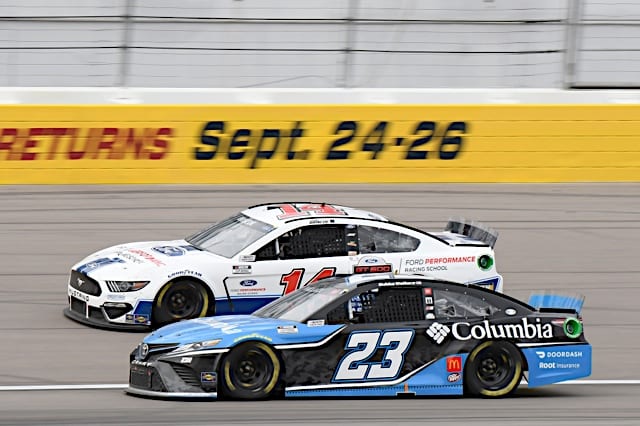 #23: Bubba Wallace, 23XI Racing, Toyota Camry Columbia Sportswear, #14: Chase Briscoe, Stewart-Haas Racing, Ford Mustang Ford Performance Racing School