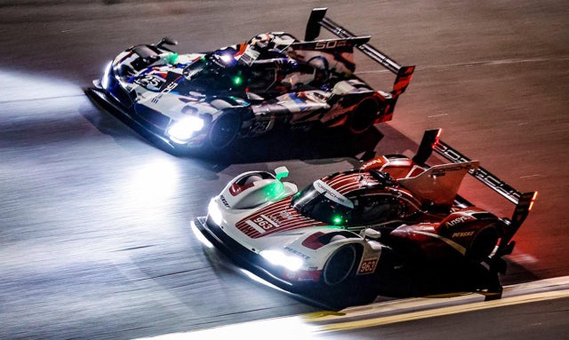 Porsche 963 and BMW M Hybrid V8 on the banking at Daytona