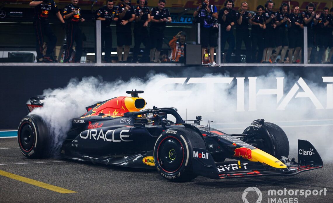 Max Verstappen, Red Bull Racing RB18, 1st position, performs donuts in celebration at the end of the race