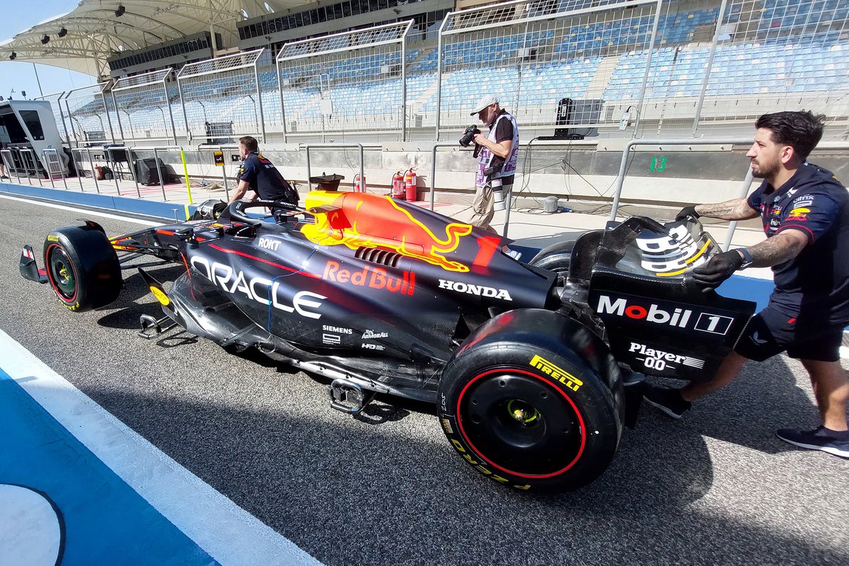 Red Bull Racing RB19, floor