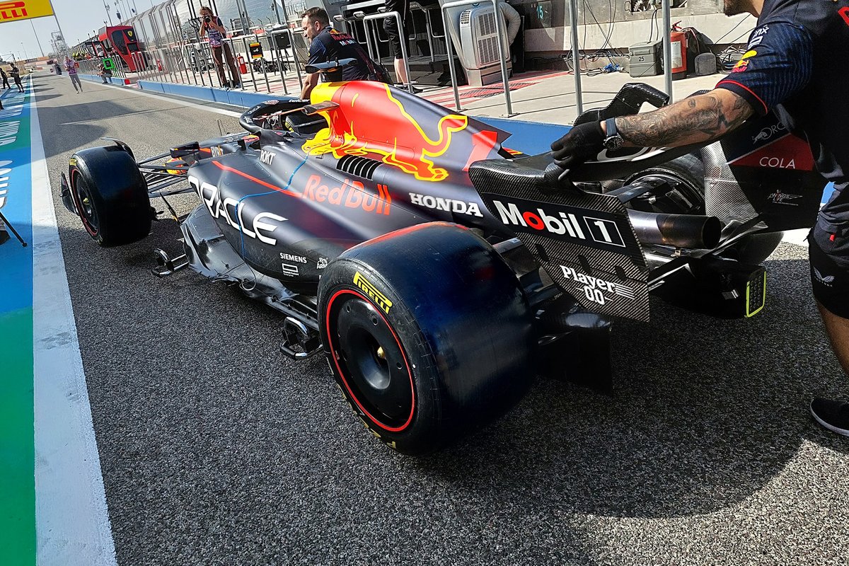 Red Bull Racing RB19, rear angle