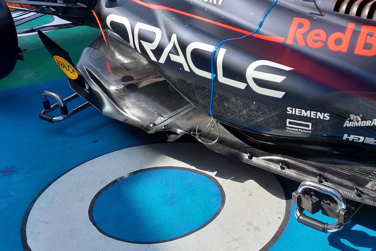 Red Bull Racing RB19, floor